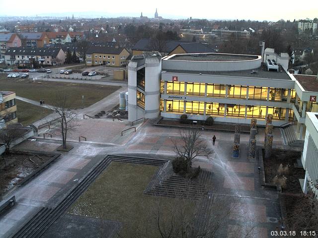 Foto der Webcam: Verwaltungsgebäude, Innenhof mit Audimax, Hörsaal-Gebäude 1