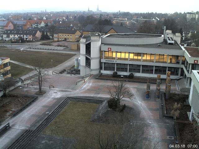 Foto der Webcam: Verwaltungsgebäude, Innenhof mit Audimax, Hörsaal-Gebäude 1