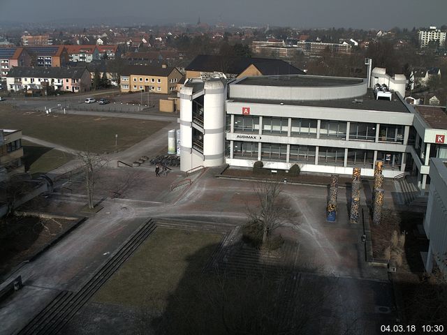 Foto der Webcam: Verwaltungsgebäude, Innenhof mit Audimax, Hörsaal-Gebäude 1