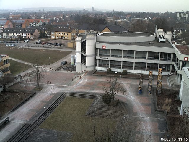 Foto der Webcam: Verwaltungsgebäude, Innenhof mit Audimax, Hörsaal-Gebäude 1