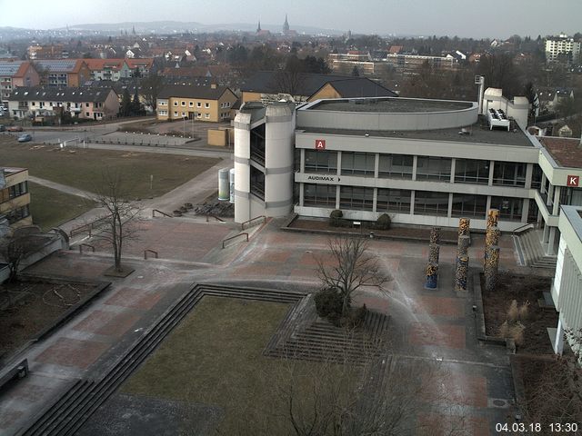 Foto der Webcam: Verwaltungsgebäude, Innenhof mit Audimax, Hörsaal-Gebäude 1