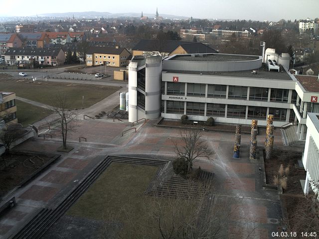 Foto der Webcam: Verwaltungsgebäude, Innenhof mit Audimax, Hörsaal-Gebäude 1