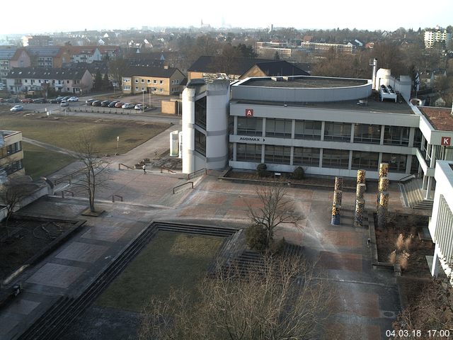 Foto der Webcam: Verwaltungsgebäude, Innenhof mit Audimax, Hörsaal-Gebäude 1