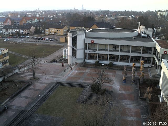 Foto der Webcam: Verwaltungsgebäude, Innenhof mit Audimax, Hörsaal-Gebäude 1