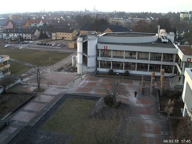 Foto der Webcam: Verwaltungsgebäude, Innenhof mit Audimax, Hörsaal-Gebäude 1