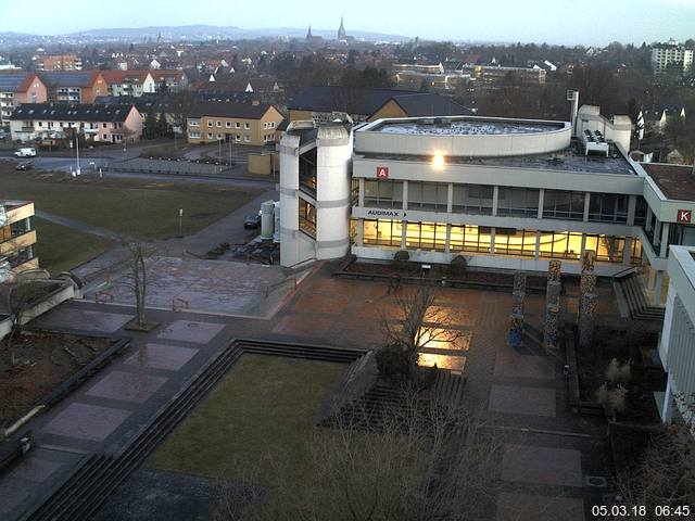 Foto der Webcam: Verwaltungsgebäude, Innenhof mit Audimax, Hörsaal-Gebäude 1