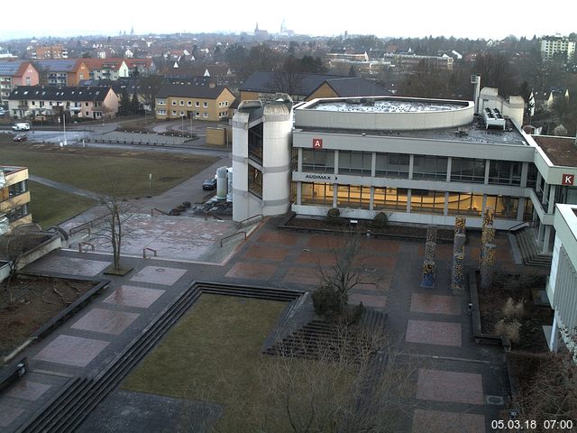 Foto der Webcam: Verwaltungsgebäude, Innenhof mit Audimax, Hörsaal-Gebäude 1