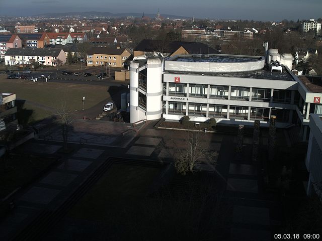 Foto der Webcam: Verwaltungsgebäude, Innenhof mit Audimax, Hörsaal-Gebäude 1