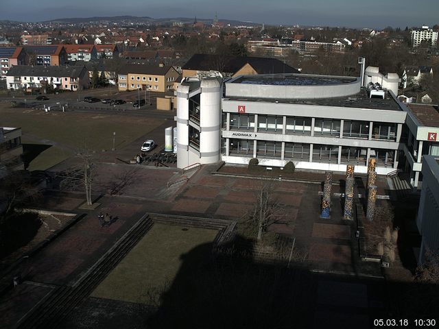 Foto der Webcam: Verwaltungsgebäude, Innenhof mit Audimax, Hörsaal-Gebäude 1