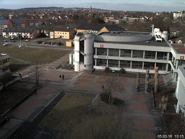 Foto der Webcam: Verwaltungsgebäude, Innenhof mit Audimax, Hörsaal-Gebäude 1