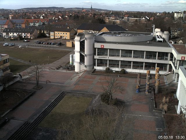 Foto der Webcam: Verwaltungsgebäude, Innenhof mit Audimax, Hörsaal-Gebäude 1