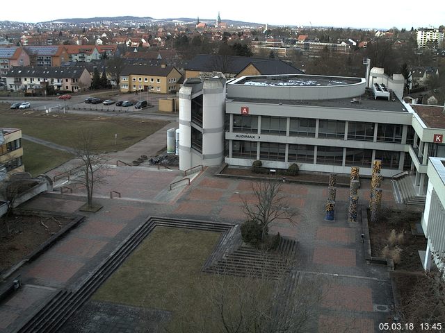 Foto der Webcam: Verwaltungsgebäude, Innenhof mit Audimax, Hörsaal-Gebäude 1