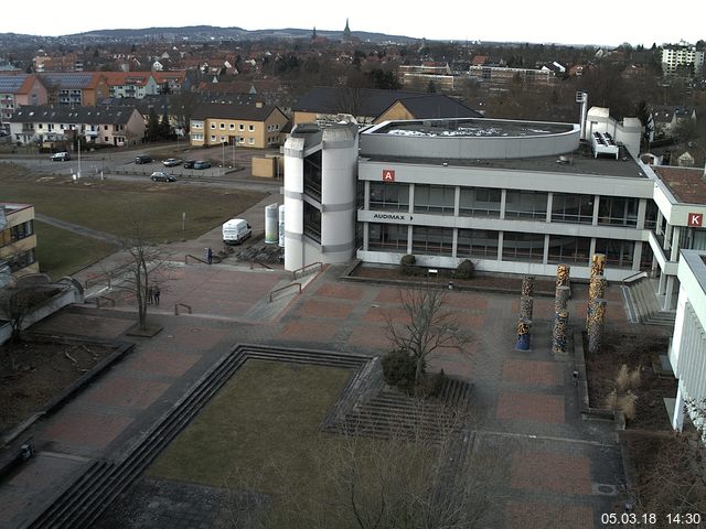 Foto der Webcam: Verwaltungsgebäude, Innenhof mit Audimax, Hörsaal-Gebäude 1