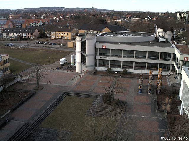 Foto der Webcam: Verwaltungsgebäude, Innenhof mit Audimax, Hörsaal-Gebäude 1