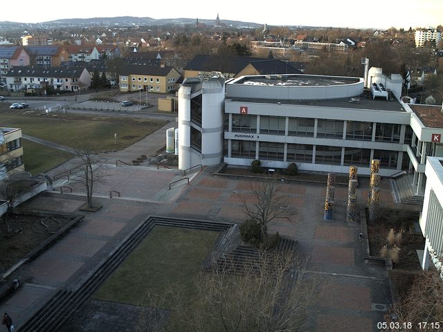 Foto der Webcam: Verwaltungsgebäude, Innenhof mit Audimax, Hörsaal-Gebäude 1