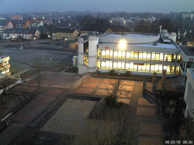 Foto der Webcam: Verwaltungsgebäude, Innenhof mit Audimax, Hörsaal-Gebäude 1