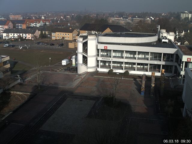 Foto der Webcam: Verwaltungsgebäude, Innenhof mit Audimax, Hörsaal-Gebäude 1