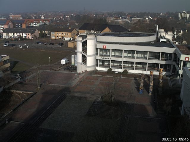 Foto der Webcam: Verwaltungsgebäude, Innenhof mit Audimax, Hörsaal-Gebäude 1