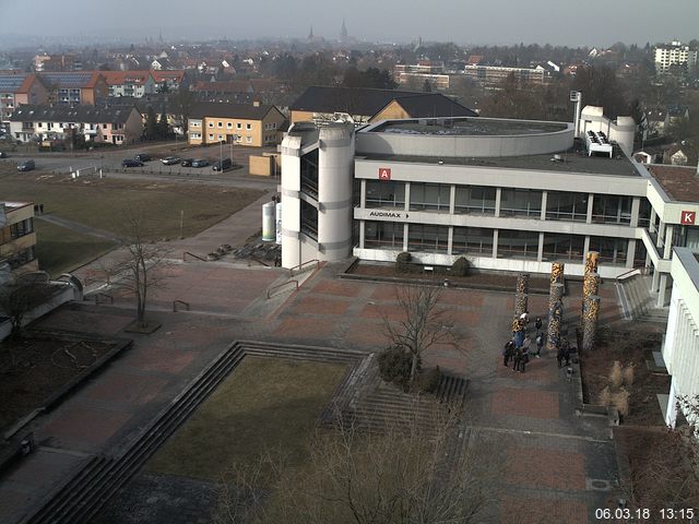 Foto der Webcam: Verwaltungsgebäude, Innenhof mit Audimax, Hörsaal-Gebäude 1