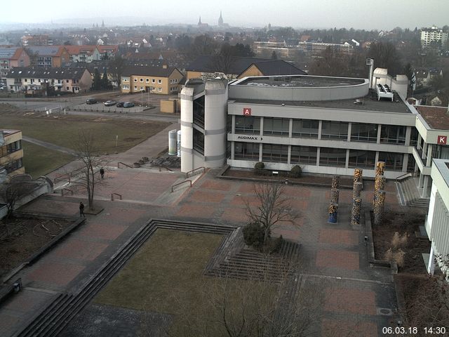 Foto der Webcam: Verwaltungsgebäude, Innenhof mit Audimax, Hörsaal-Gebäude 1