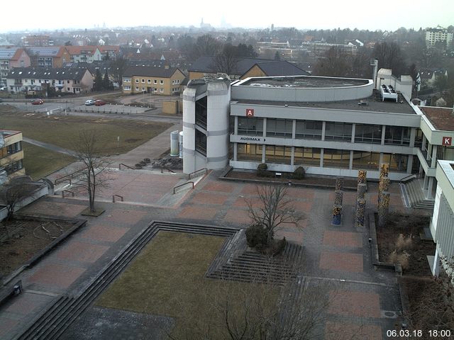 Foto der Webcam: Verwaltungsgebäude, Innenhof mit Audimax, Hörsaal-Gebäude 1