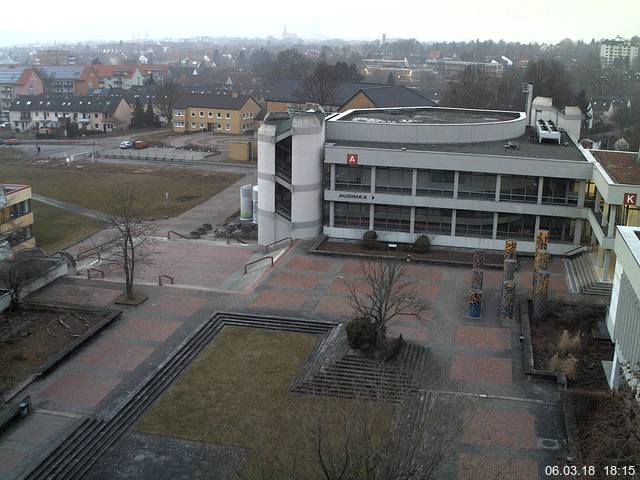 Foto der Webcam: Verwaltungsgebäude, Innenhof mit Audimax, Hörsaal-Gebäude 1