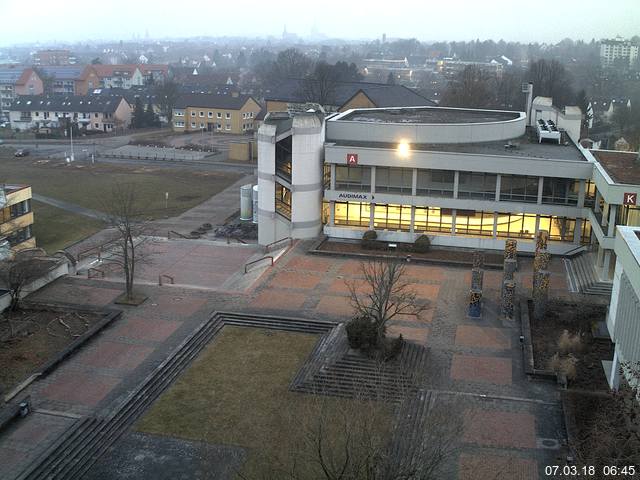 Foto der Webcam: Verwaltungsgebäude, Innenhof mit Audimax, Hörsaal-Gebäude 1