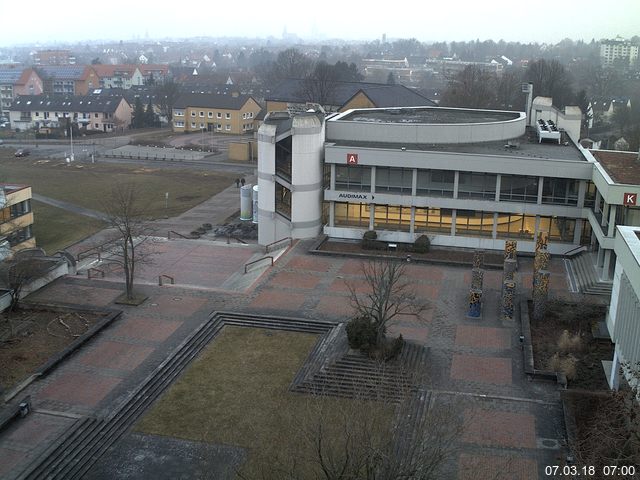 Foto der Webcam: Verwaltungsgebäude, Innenhof mit Audimax, Hörsaal-Gebäude 1