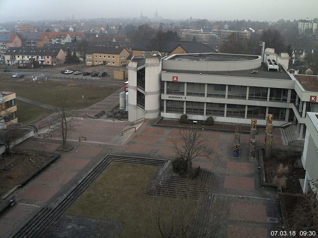 Foto der Webcam: Verwaltungsgebäude, Innenhof mit Audimax, Hörsaal-Gebäude 1