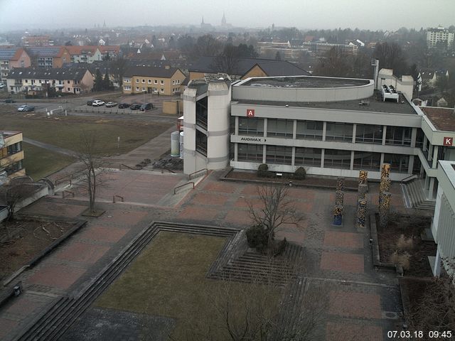 Foto der Webcam: Verwaltungsgebäude, Innenhof mit Audimax, Hörsaal-Gebäude 1