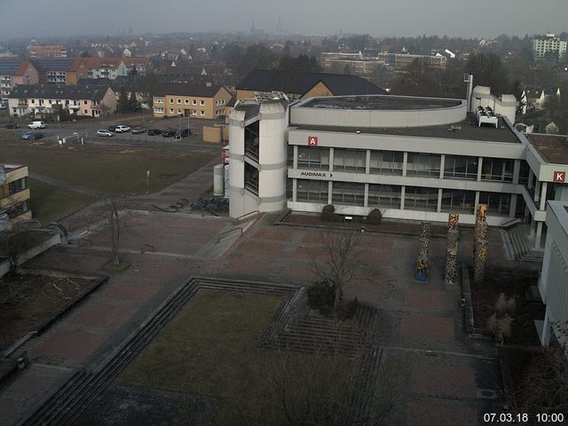 Foto der Webcam: Verwaltungsgebäude, Innenhof mit Audimax, Hörsaal-Gebäude 1