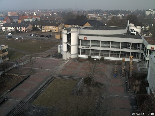 Foto der Webcam: Verwaltungsgebäude, Innenhof mit Audimax, Hörsaal-Gebäude 1