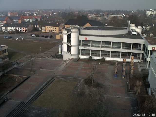 Foto der Webcam: Verwaltungsgebäude, Innenhof mit Audimax, Hörsaal-Gebäude 1