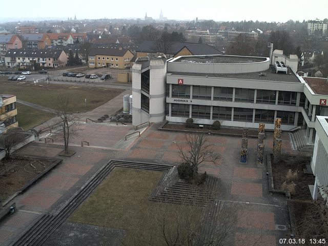 Foto der Webcam: Verwaltungsgebäude, Innenhof mit Audimax, Hörsaal-Gebäude 1