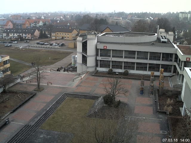 Foto der Webcam: Verwaltungsgebäude, Innenhof mit Audimax, Hörsaal-Gebäude 1