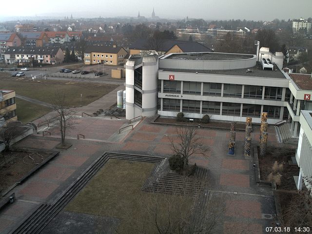 Foto der Webcam: Verwaltungsgebäude, Innenhof mit Audimax, Hörsaal-Gebäude 1