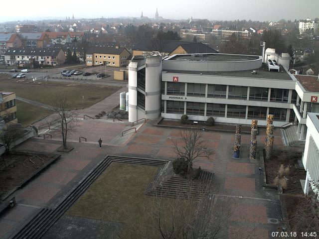 Foto der Webcam: Verwaltungsgebäude, Innenhof mit Audimax, Hörsaal-Gebäude 1