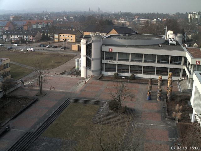 Foto der Webcam: Verwaltungsgebäude, Innenhof mit Audimax, Hörsaal-Gebäude 1