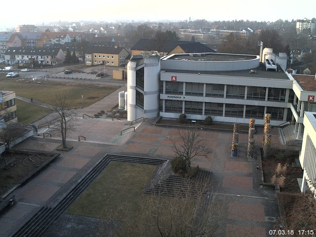 Foto der Webcam: Verwaltungsgebäude, Innenhof mit Audimax, Hörsaal-Gebäude 1