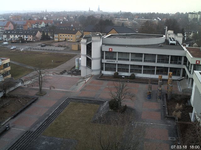 Foto der Webcam: Verwaltungsgebäude, Innenhof mit Audimax, Hörsaal-Gebäude 1