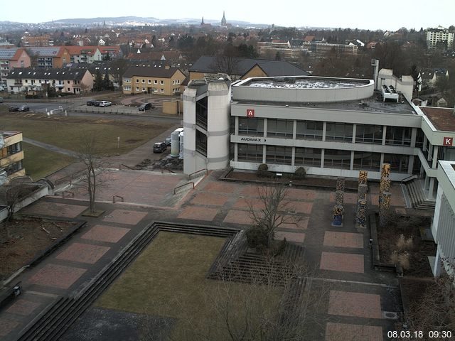 Foto der Webcam: Verwaltungsgebäude, Innenhof mit Audimax, Hörsaal-Gebäude 1