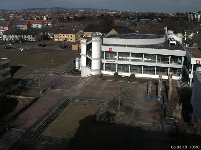 Foto der Webcam: Verwaltungsgebäude, Innenhof mit Audimax, Hörsaal-Gebäude 1