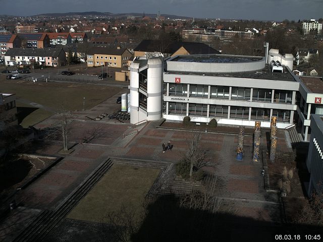 Foto der Webcam: Verwaltungsgebäude, Innenhof mit Audimax, Hörsaal-Gebäude 1