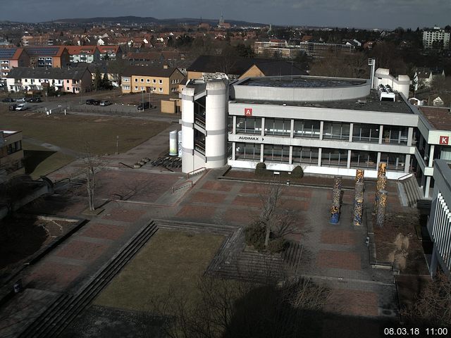 Foto der Webcam: Verwaltungsgebäude, Innenhof mit Audimax, Hörsaal-Gebäude 1