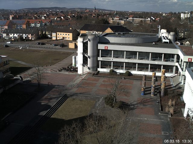 Foto der Webcam: Verwaltungsgebäude, Innenhof mit Audimax, Hörsaal-Gebäude 1