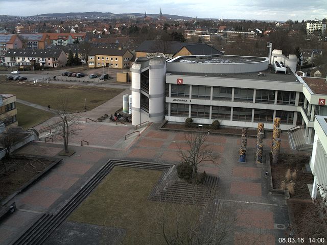 Foto der Webcam: Verwaltungsgebäude, Innenhof mit Audimax, Hörsaal-Gebäude 1