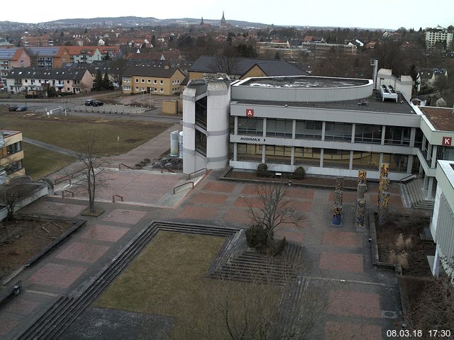 Foto der Webcam: Verwaltungsgebäude, Innenhof mit Audimax, Hörsaal-Gebäude 1