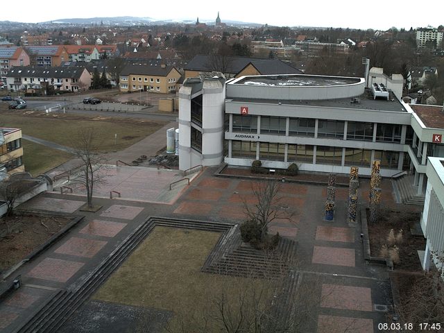 Foto der Webcam: Verwaltungsgebäude, Innenhof mit Audimax, Hörsaal-Gebäude 1