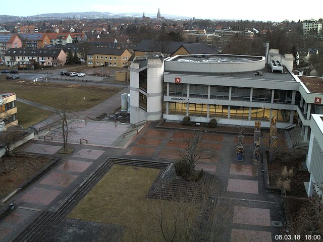 Foto der Webcam: Verwaltungsgebäude, Innenhof mit Audimax, Hörsaal-Gebäude 1