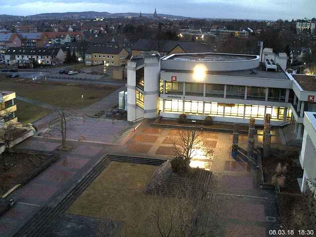 Foto der Webcam: Verwaltungsgebäude, Innenhof mit Audimax, Hörsaal-Gebäude 1